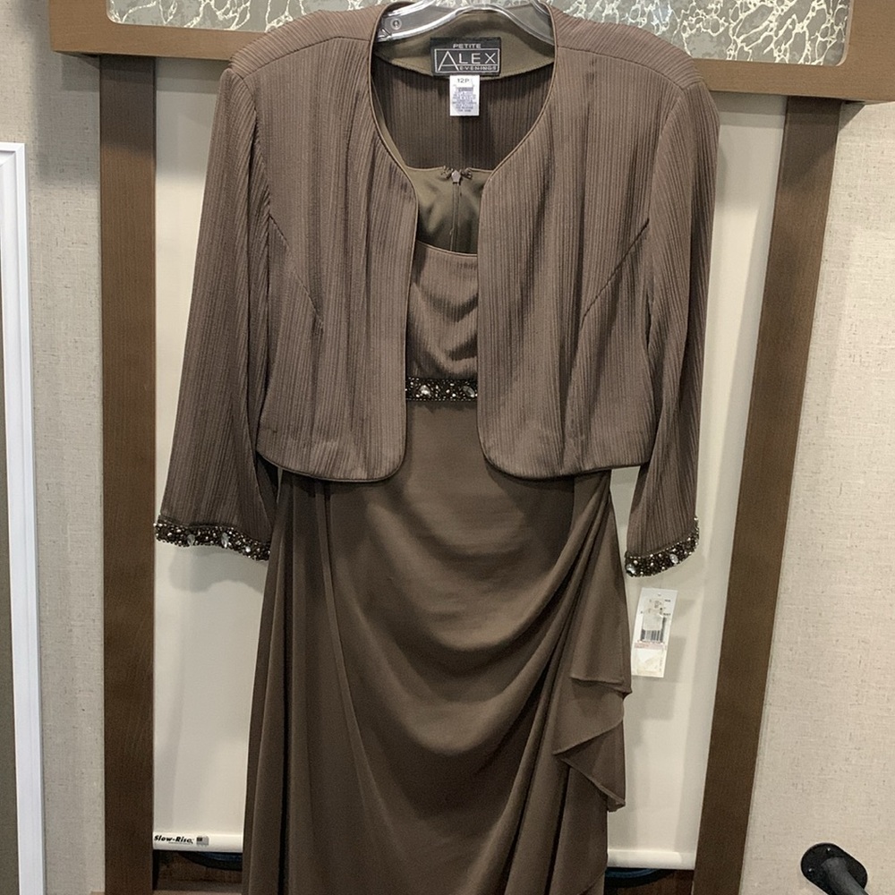 Alex Evenings 2-piece Women’s Dress NEW Size 12P Crystal Beaded jacket & Dress